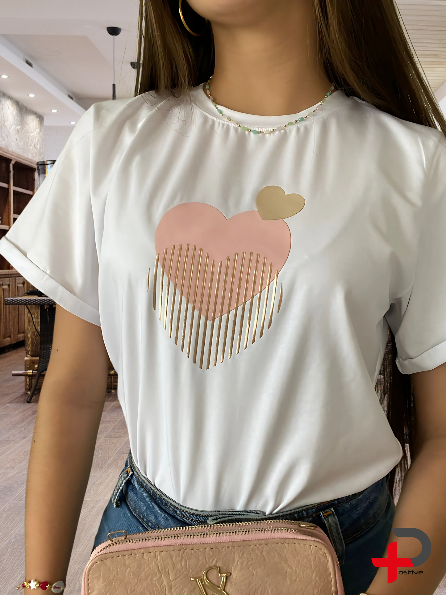 Camiseta básica blanca estampada para mujer, (Tres corazones)