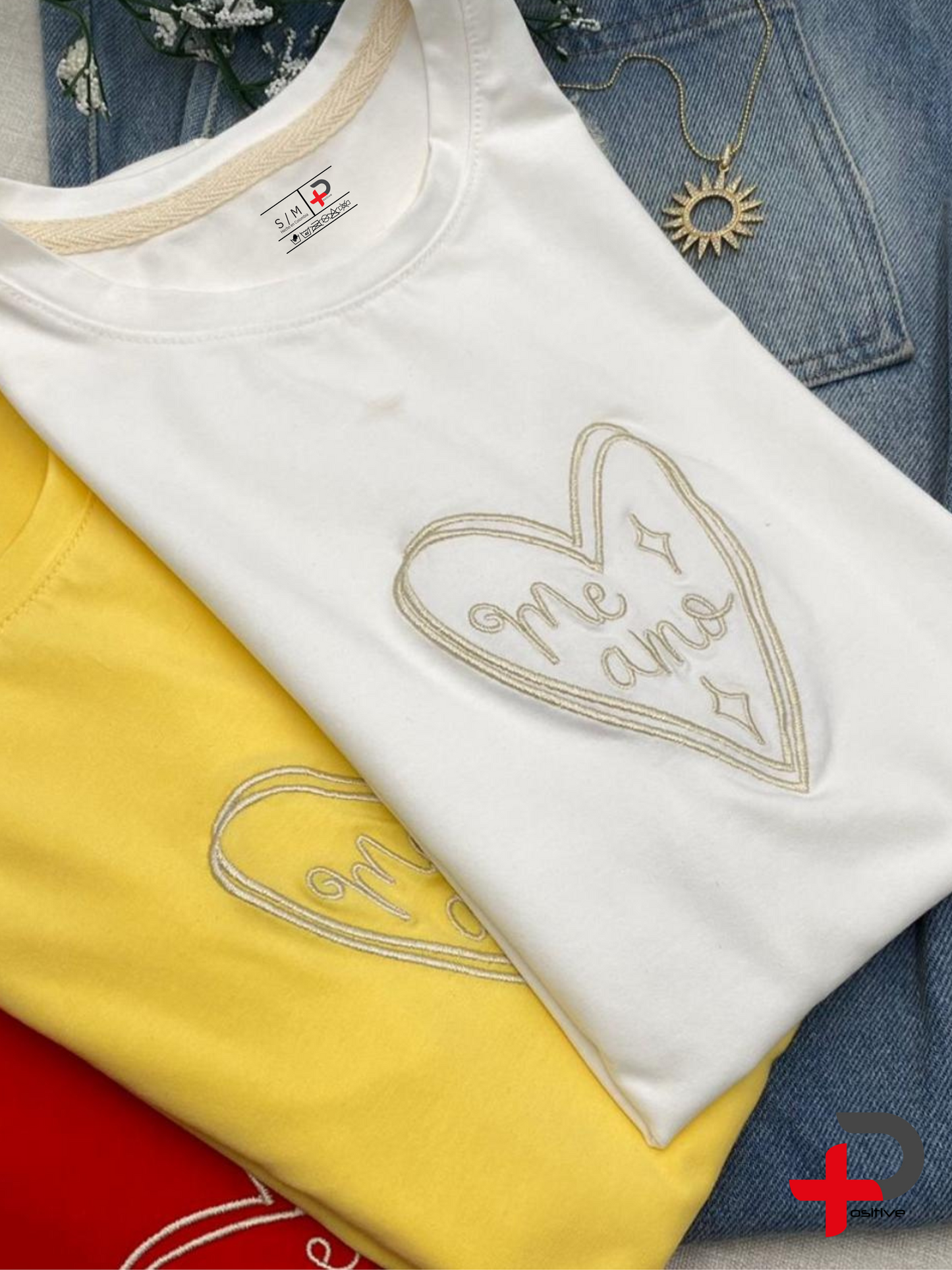 T-shirt básica bordada para mujer, mensaje, frase, positivo (Me amo)