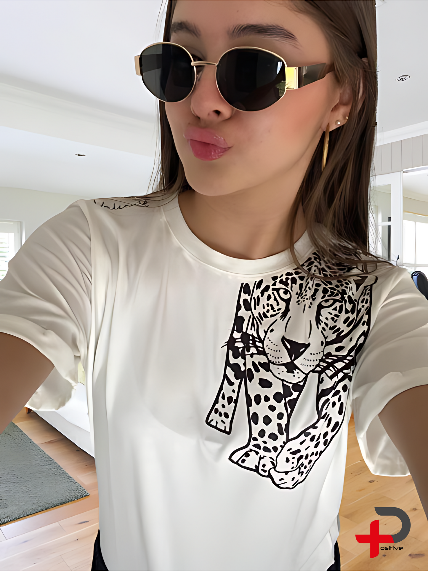 Camiseta básica  estampada para mujer, mensaje, positivo, motivacional. (Leopardo -Valiente)