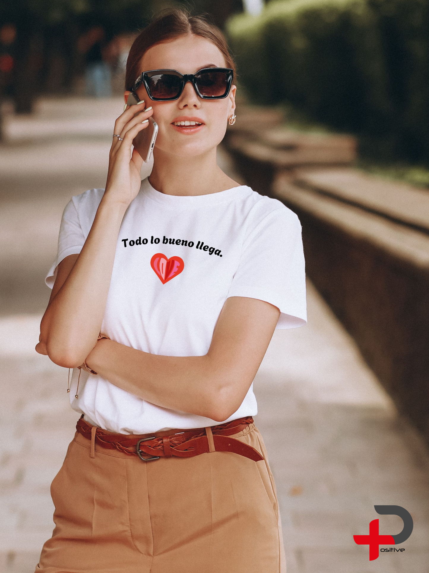 Camiseta básica blanca estampada para mujer, mensaje, positivo, motivacional. (Todo lo bueno llega)